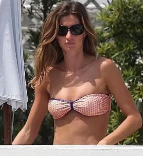 http://i95.photobucket.com/albums/l125/miajag81/gisele-bundchen-bikini-rio-de-jenei.jpg