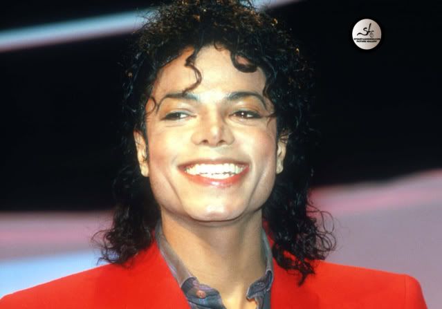MJ-3-the-most-beautiful-smile-3-mic.jpg