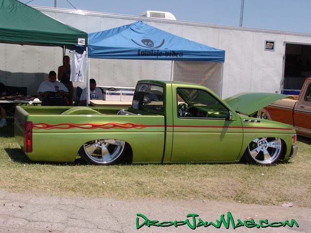 http://i95.photobucket.com/albums/l126/dragn20s/nissanon22s.jpg