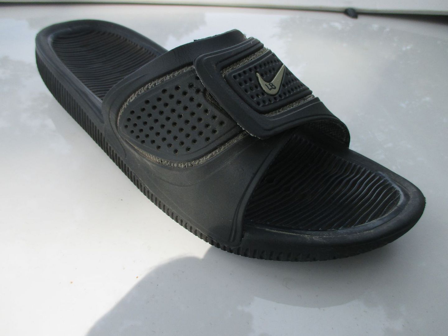 mens nike velcro slides