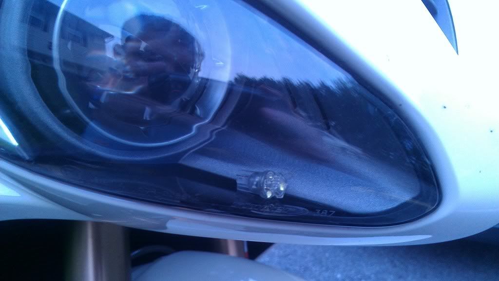 LED Parking light fell into headlight housing! Triumph 675 Forums