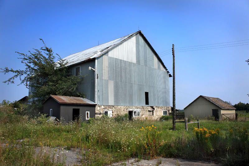 IMAGE: http://i95.photobucket.com/albums/l133/teamhaymaker/LBLhouse2.jpg