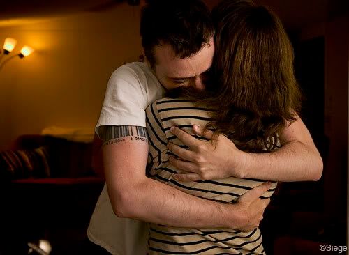 hug_cry-vi.jpg