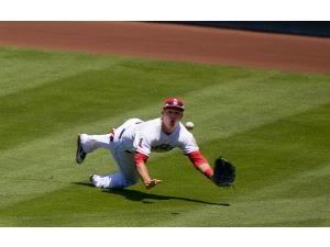 Mike Trout flying catch