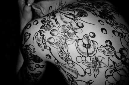 Blue Velvet Tattoo photography Maxime Buechi Sang Bleu Tatto Journal