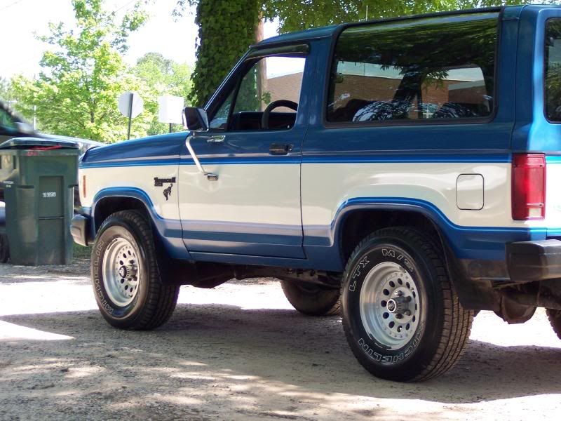 1983FordBronco2001.jpg