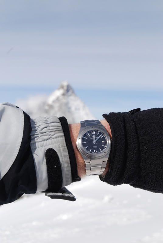 i95.photobucket.com/albums/l156/wbarker75/Ingenieur/WristShotIngewithMatterhorn.jpg